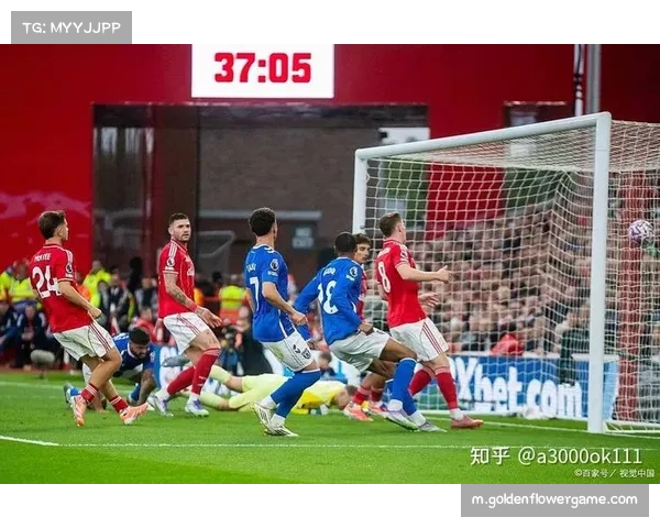 门兴半场难敌拜仁猛攻,卡斯特罗普染红下场影响比赛走势